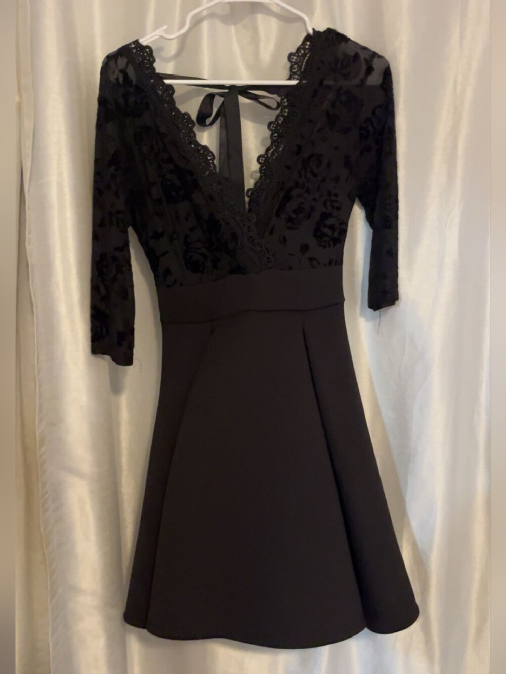 January 7 Black V-Neck Lace-Detail Long Sleeve Dress